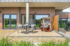 Terrace/patio - The View B02 Achter de Diek - beach chair, elevator, shared Sauna (Dagebüll)
