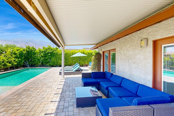 A heated pool - Desert Respite with Mountain Views, Pool, & Spa (Palm Springs)