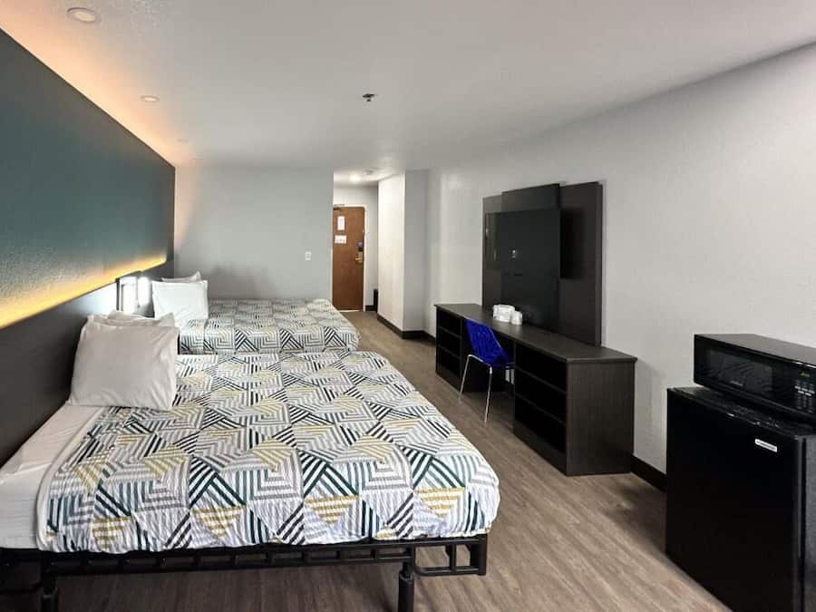 Desk, laptop workspace, iron/ironing board, free WiFi