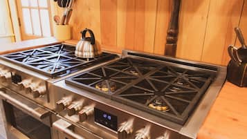 House, Partial Lake View | Private kitchen