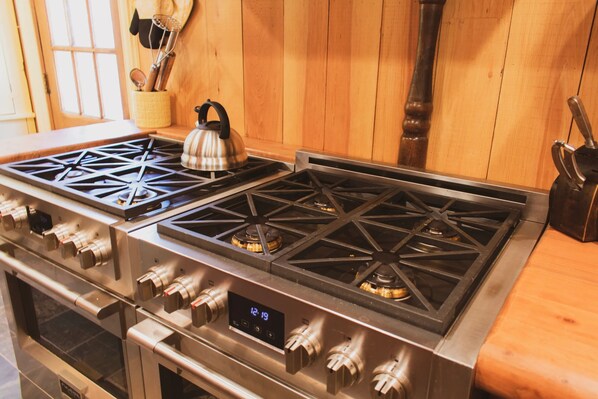 Hus - viss sjöutsikt | Eget kök