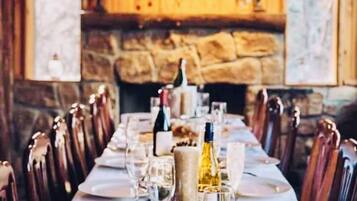 Casa, vista parcial al lago | Restaurantes