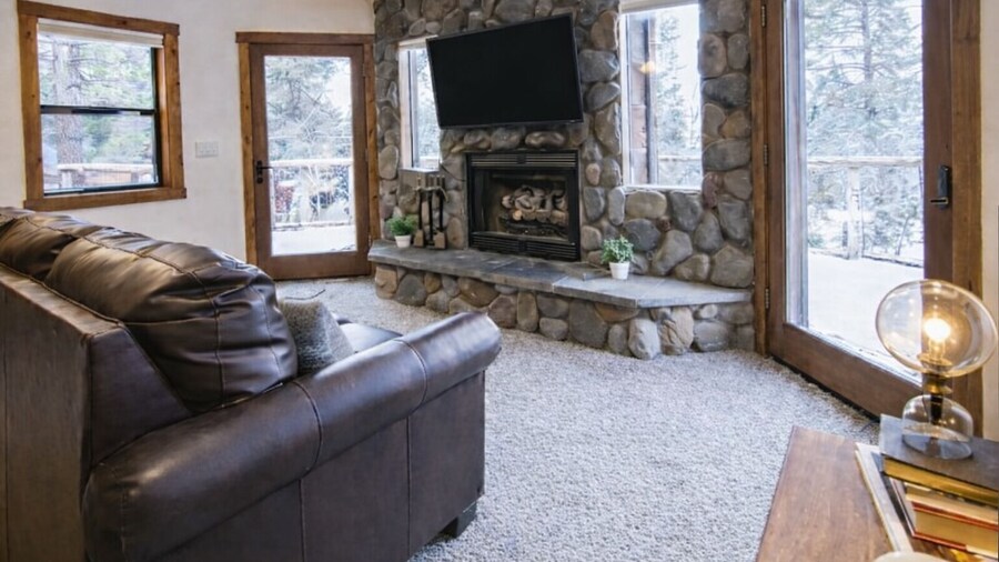 Knickerbocker Mansion and Estates