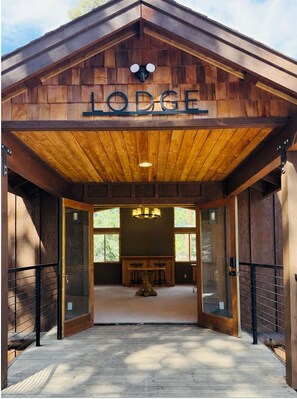 Interior - Knickerbocker Mansion and Estates (Big Bear Lake)