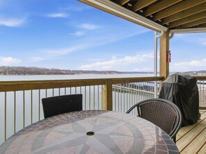Outdoor dining - | Ledges | 3B 2B  | Boat Dock  | SeasonalPool | (Osage Beach)