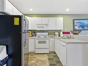 Fridge, microwave, oven, dishwasher - | Ledges | 3B 2B  | Boat Dock  | SeasonalPool | (Osage Beach)