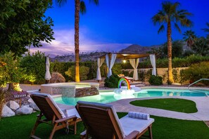 A heated pool - Posh Araby eden with saltwater pool & backyard bar - 4 miles to downtown (Palm Springs)