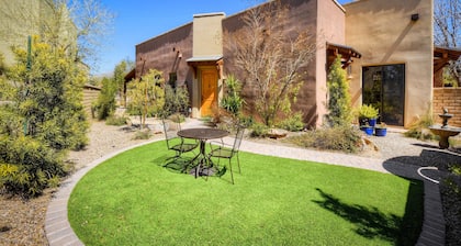Comfortable home in Tucson - near town with shared pool, & hot tub
