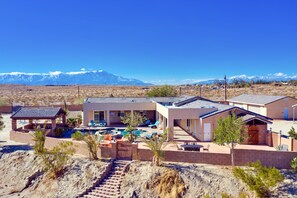 Exterior - Painted Hills desert retreat with 5-acre compound with saltwater pool & spa (Desert Hot Springs)