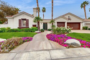 Exterior - Golf Haven with Private Pool in Gated Community with 3 Courses 4BR #068013 (La Quinta)