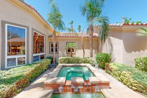 A heated pool - Golf Haven with Private Pool in Gated Community with 3 Courses 4BR #068013 (La Quinta)
