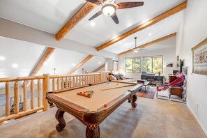 Games room - Hideaway in the pines with pool table, covered deck, fireplace, grill, & W/D (Pinetop)