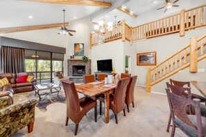 Interior - Hideaway in the pines with pool table, covered deck, fireplace, grill, & W/D (Pinetop)