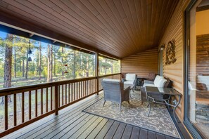 Terrace/patio - Hideaway in the pines with pool table, covered deck, fireplace, grill, & W/D (Pinetop)