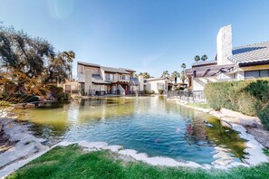 Property grounds - Beautiful Family Home w/Shared Pool/Spa, Firepit, Central AC, & Mountain Views (Palm Springs)