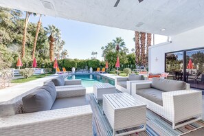 A heated pool - Beautiful home w/ mountain views, private pool & gas fireplace (Palm Springs)