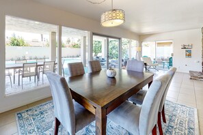 Dining - Upscale Home in Classy Indian Wells (Indian Wells)
