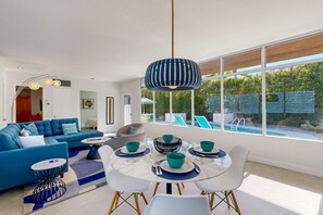 Dining - Architectural jewel with private outdoor pool & firepit - dog-friendly (Palm Springs)