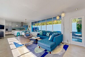 Smart TV, DVD player - Architectural jewel with private outdoor pool & firepit - dog-friendly (Palm Springs)
