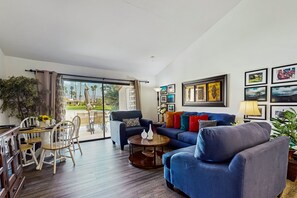 Smart TV, books - Ground-floor, golf-adjacent getaway w/ free WiFi, central A/C, & 20 shared pools (Palm Desert)