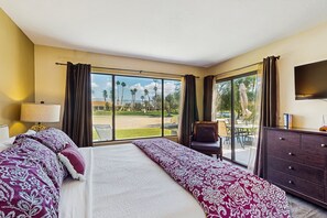 2 bedrooms, iron/ironing board, free WiFi, bed sheets - Ground-floor, golf-adjacent getaway w/ free WiFi, central A/C, & 20 shared pools (Palm Desert)
