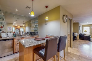Dining - Private 3,500 sq ft sanctuary with pool & spa - walk to Old Town (La Quinta)