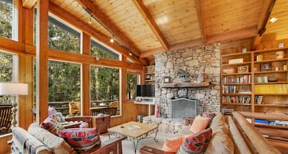Charming, Dog-Friendly Two-Story Cabin Lodge with Deck - Great for Families