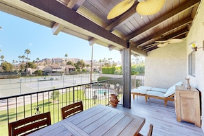 Outdoor dining - Dual-Suite Canyon Country Club Estados Condo | Pool, Hot Tub & Tennis (Palm Springs)