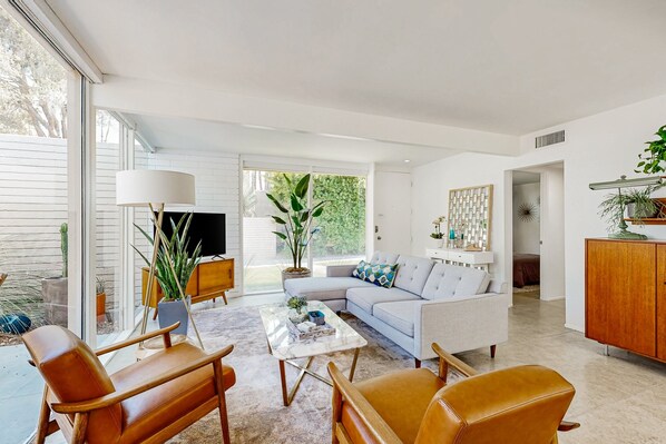 Smart TV - Updated Mid-Century Gem | 3 Patios & Gas Grill | Near Downtown (Palm Springs)