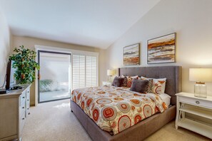 3 bedrooms, iron/ironing board, free WiFi, bed sheets - Golfers Delight Lake-View Condo on PGA West Course - Pool & Spa (La Quinta)
