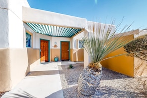 Exterior detail - Stylish Townhouse and Suite w/Golf On-Site, and City & Mountain Views (Tucson)