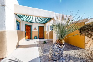 Exterior detail - Stylish Townhouse and Suite w/Golf On-Site, and City & Mountain Views (Tucson)