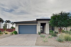 Exterior - Luxurious private oasis with pool, spa, firepit lounge & on-site restaurant (Indio)