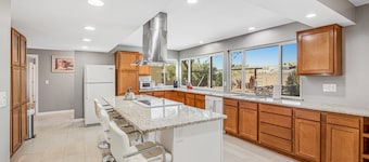 Dog-friendly sunshine stay with private pool, spacious yard, central AC & W/D