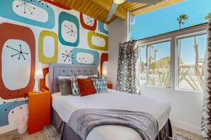 3 bedrooms, iron/ironing board, free WiFi, bed sheets - Lovely mountain-view home with private pool & spa - dog-friendly (Palm Springs)