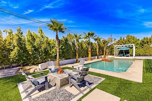 A heated pool - Lovely mountain-view home with private pool & spa - dog-friendly (Palm Springs)