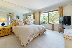 2 bedrooms, desk, iron/ironing board, free WiFi - Condo on Golf Course with Private Hot Tub | On-Site Pools & Spa (Rancho Mirage)