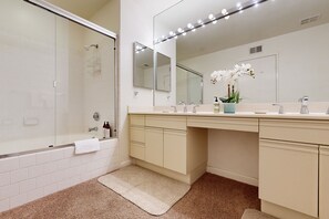 Shower, hair dryer, towels - Palm Springs Condo on World-Class Golf Course with Pool & Spa 3BR #065270 (La Quinta)