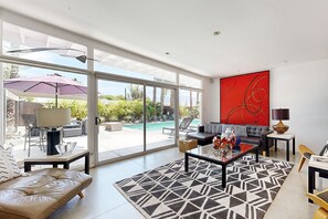 Smart TV - Mid-Century Jack LaLanne home with pool, spa & firepit (Palm Springs)
