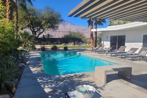 A heated pool - Mid-Century Jack LaLanne home with pool, spa & firepit (Palm Springs)
