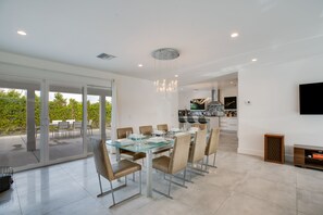 Dining - Snowbird-friendly luxury home with chef's kitchen, pool, hot tub, & central AC (Palm Springs)