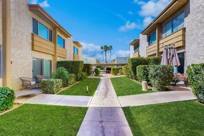 Property grounds - Welcoming condo with WiFi & pool - near Scottsdale Fashion Square (Scottsdale)