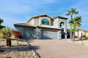 Exterior - Luxury home w/ private pool & optional pool heat, rooftop patio & mountain views (Fountain Hills)