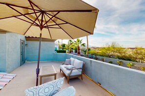 Terrace/patio - Luxury home w/ private pool & optional pool heat, rooftop patio & mountain views (Fountain Hills)