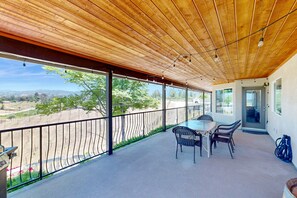 Outdoor dining - Private Casita Overlooking Winery | Grill, Central AC (Temecula)