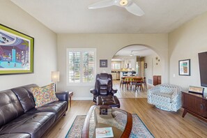 Smart TV, music library - Mesquite Country Club | Corner-Unit with 2 Patios | Pool, Hot Tub & Tennis (Palm Springs)