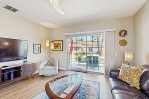 Smart TV, music library - Mesquite Country Club | Corner-Unit with 2 Patios | Pool, Hot Tub & Tennis (Palm Springs)