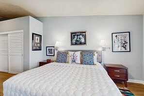 2 bedrooms, desk, iron/ironing board, free WiFi - Mesquite Country Club | Corner-Unit with 2 Patios | Pool, Hot Tub & Tennis (Palm Springs)