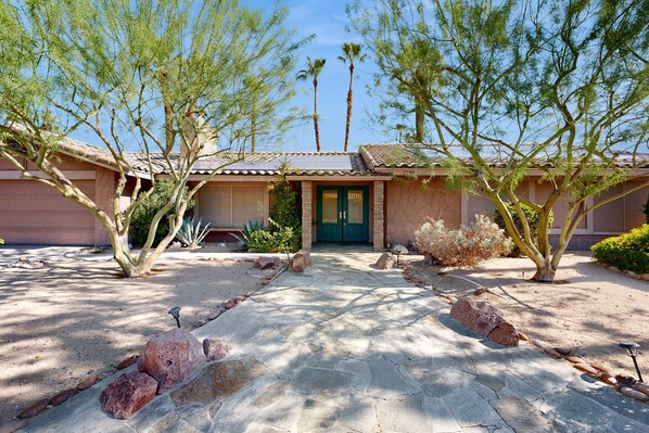 Exterior - Beautifully Remodeled Mid-Century Modern Home with Private Heated Pool & Spa (Palm Springs)
