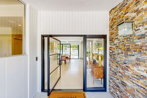 Lobby - Deluxe Vista Las Palmas home w/private pool & spa - close to downtown (Palm Springs)